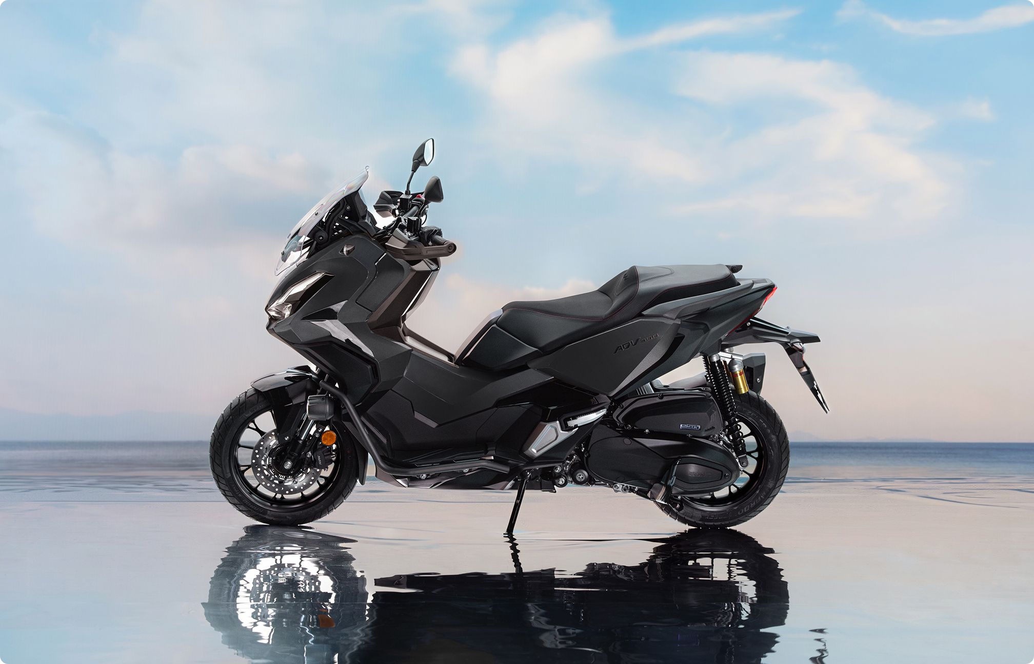 Honda ADV350 yandan dış görünümü