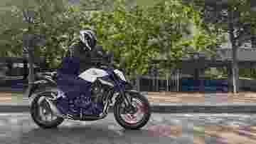 CB500 Hornet’te 400.000 TL’ye kadar vade farksız 12 ay taksit fırsatı.