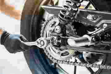 Honda'nın uzman işçiliğiyle motosikletiniz emin ellerde.