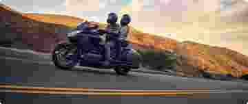 Yollar, 50 yıldır kanatlarının altında.