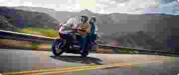 Yollar, 50 yıldır kanatlarının altında.