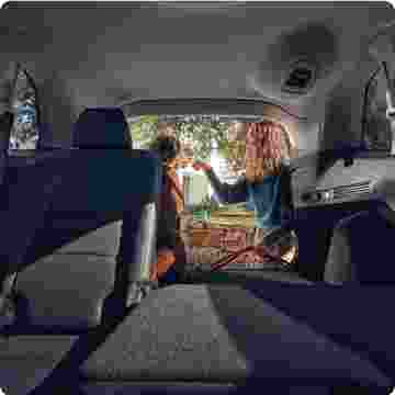 Arkaya Doğru Yatabilen Kızaklı Arka Koltuklar image